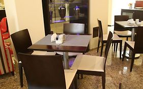 Zoom Apartments Hotel
